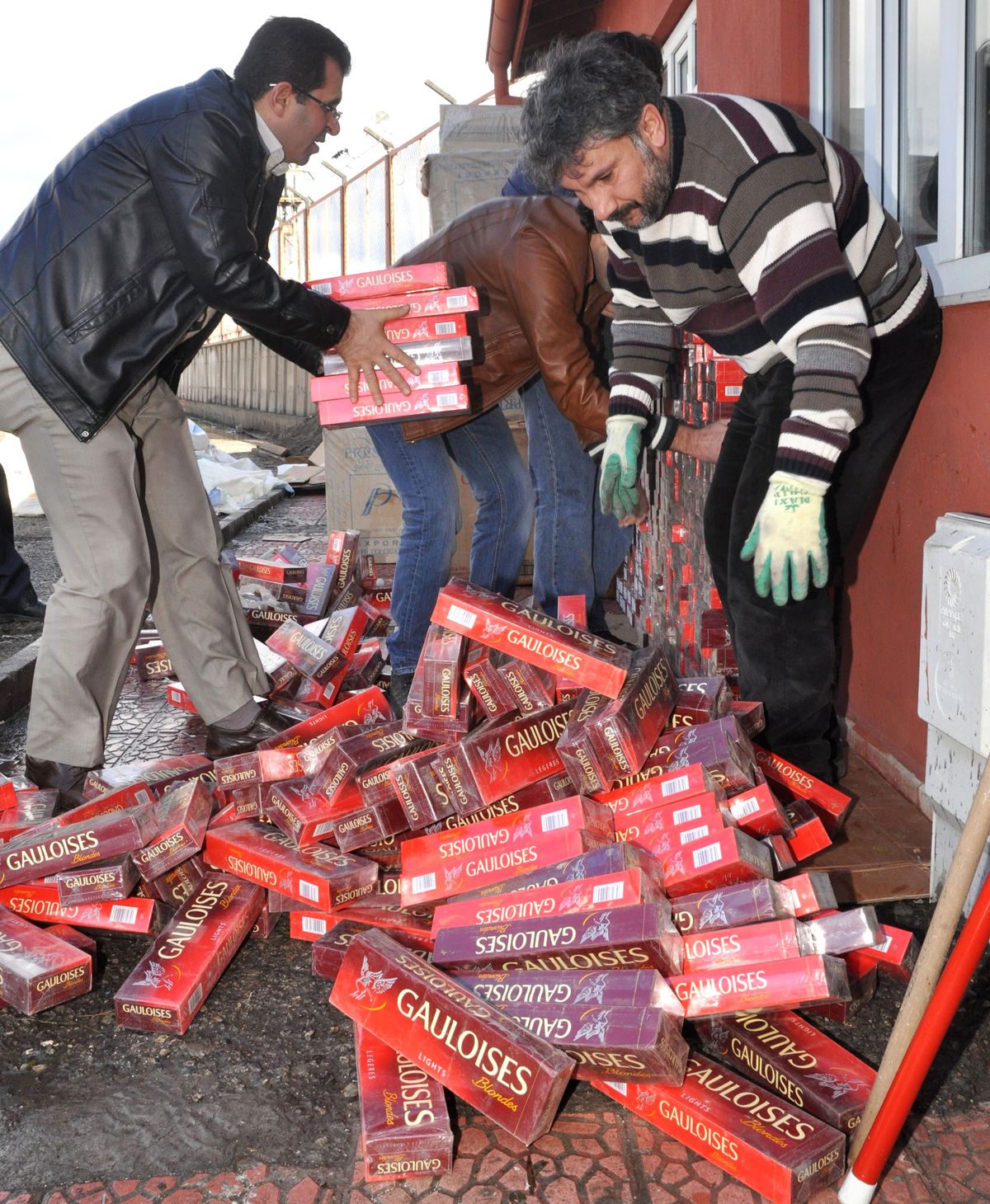 Aksaray\'da Kaçak Sigara Operasyonu