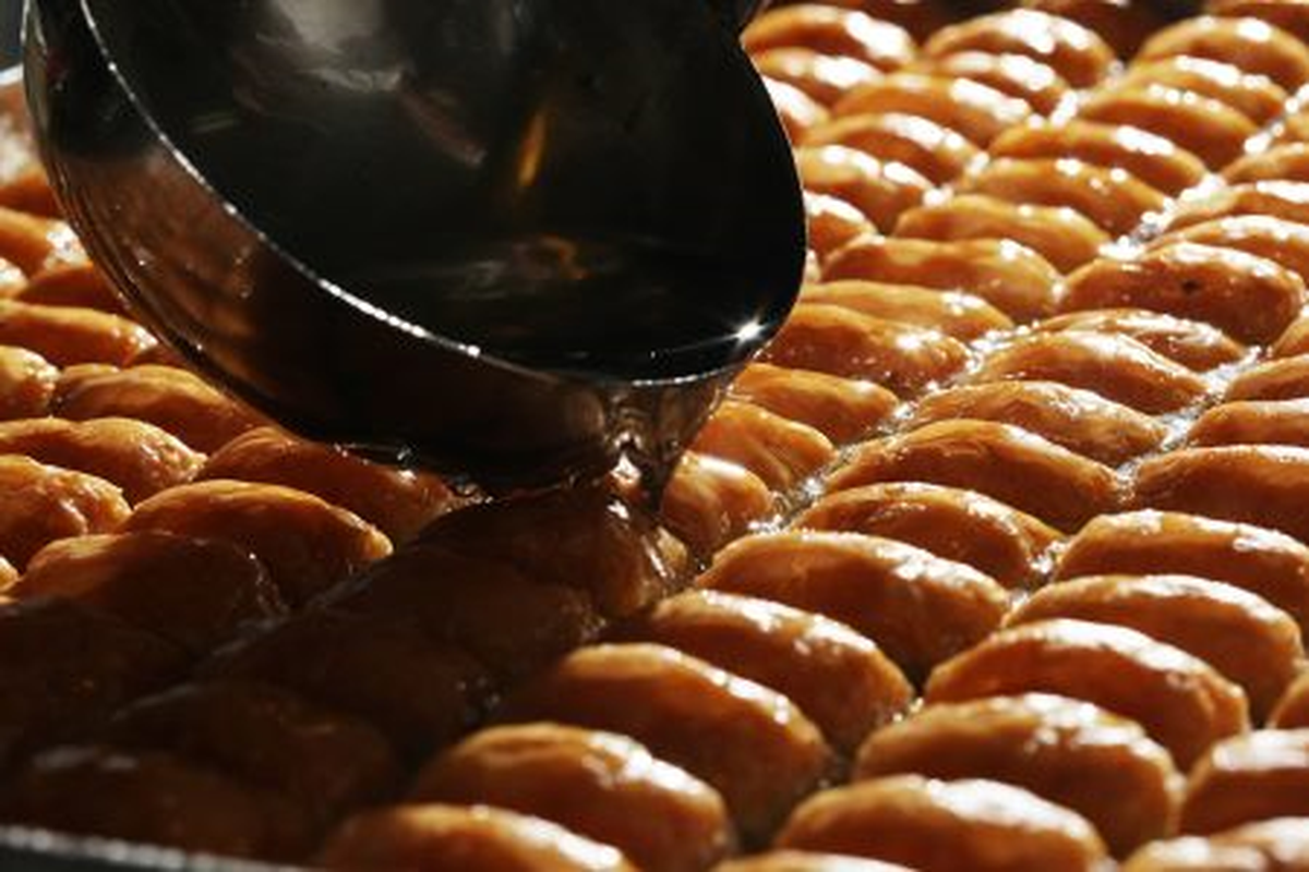 Alex Türkiye Hasretini Güllüoğlu Baklavası ile Dindirdi