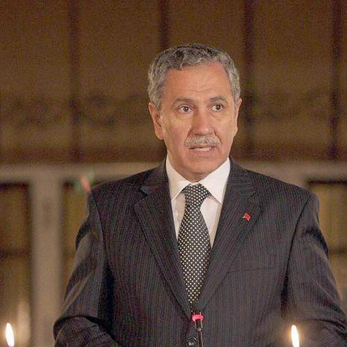 Arınç\'a Dava Açan Nazlıaka\'ya Destek