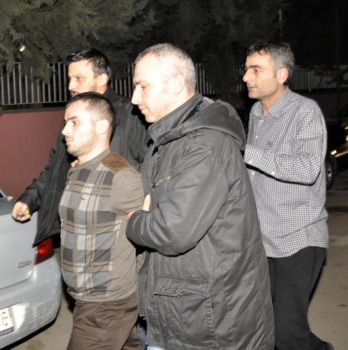 Arkadaşını Kafasından Vurdu, Tutuklandı