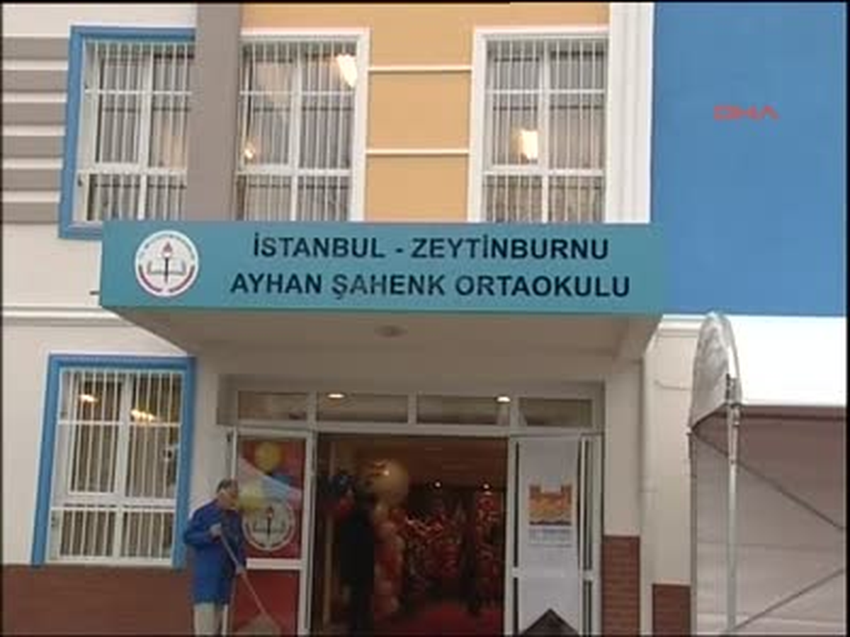 Bakan Dinçer, Ayhan Şahenk İlköğretim Okulu\'nu Ziyaret Etti