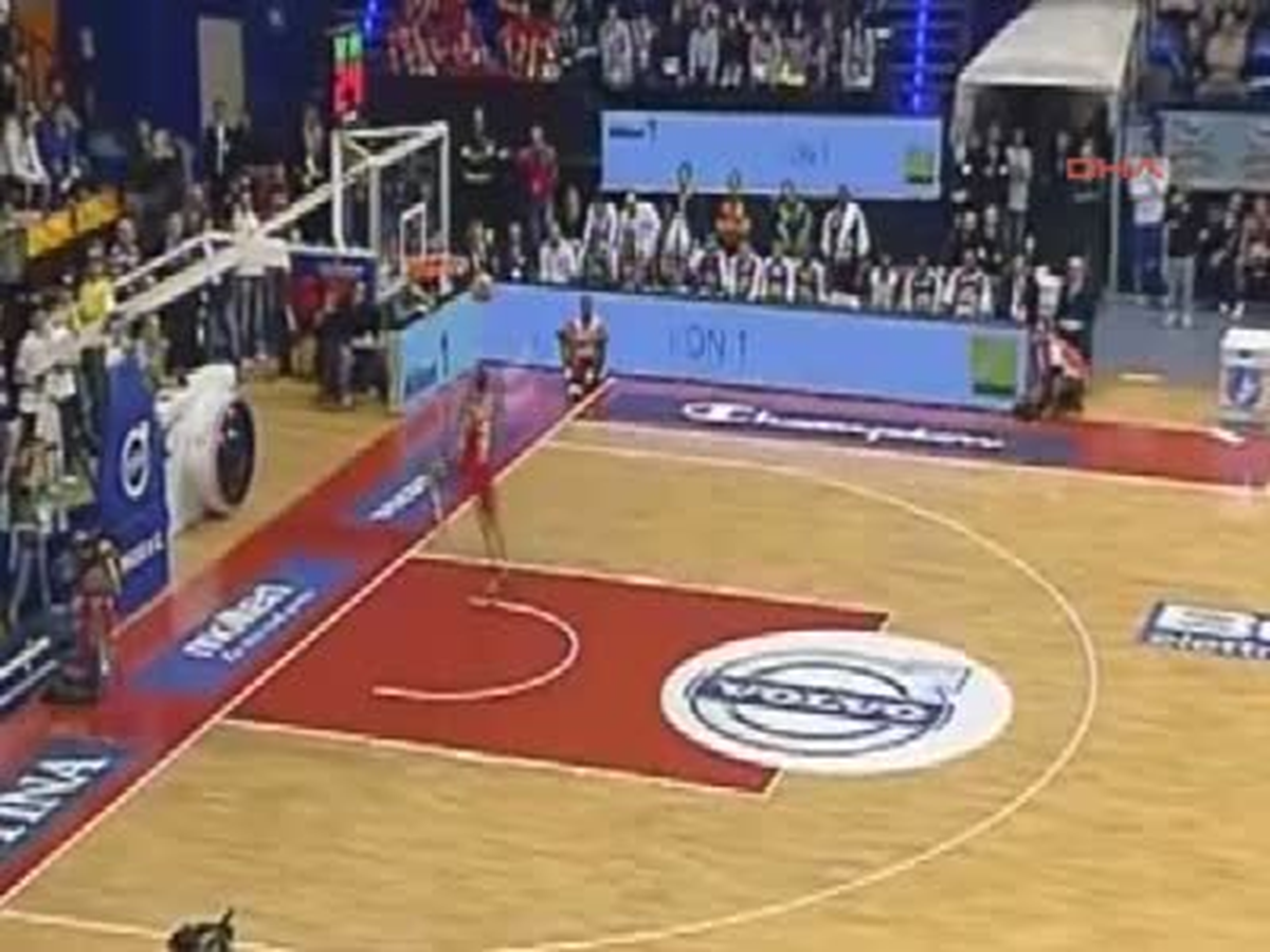 Binlerce Seyirci Önünde Şov Yaptı, Kız Arkadaşına Evlenme Teklif Etti