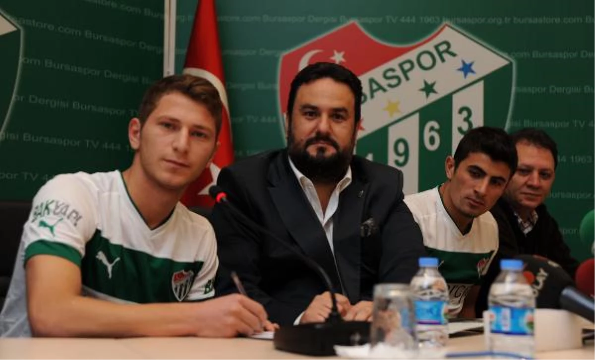 Bursaspor 2 Genç Futbolcusuna İmza Attırdı