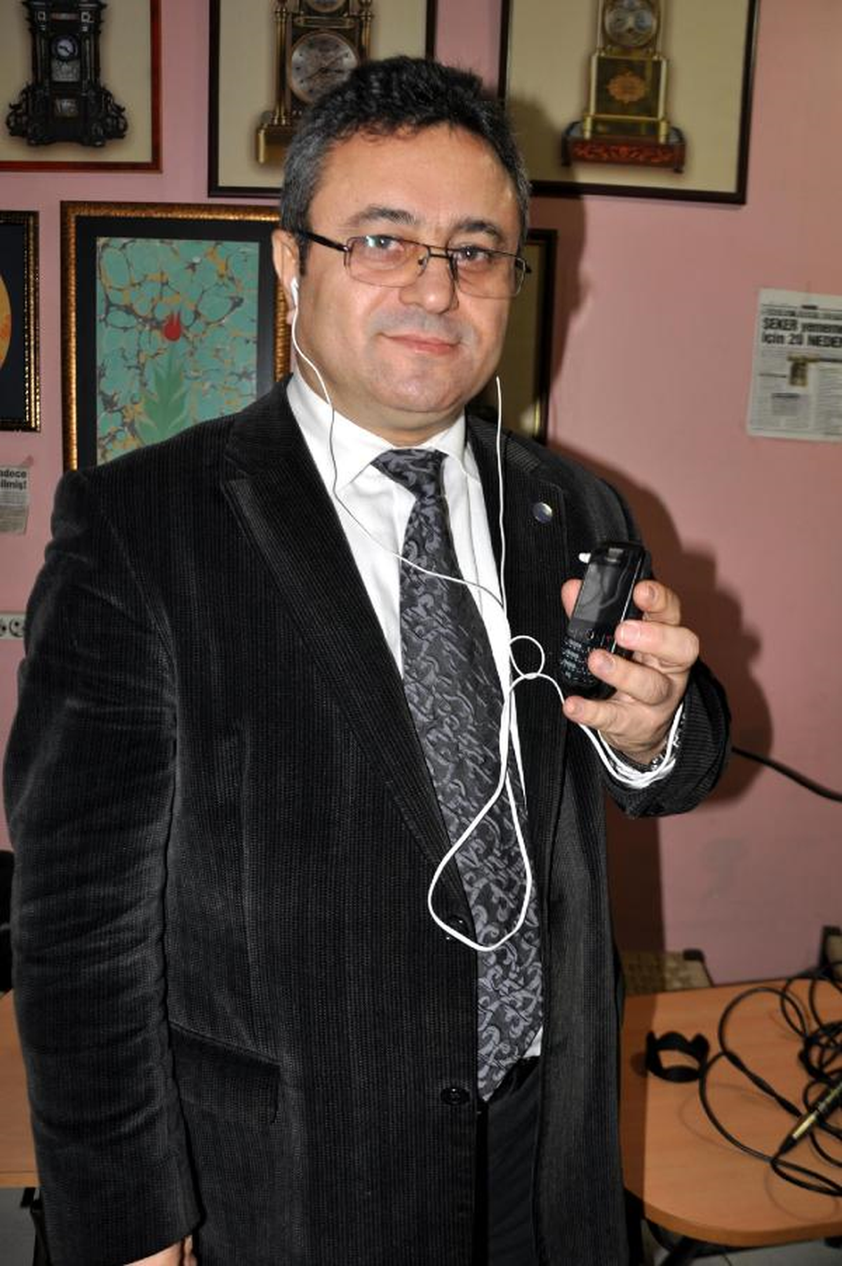 \'Cep Telefonunda Kulaklık, Elektromanyetik Dalga Etkisini 10 Kat Düşürüyor\'