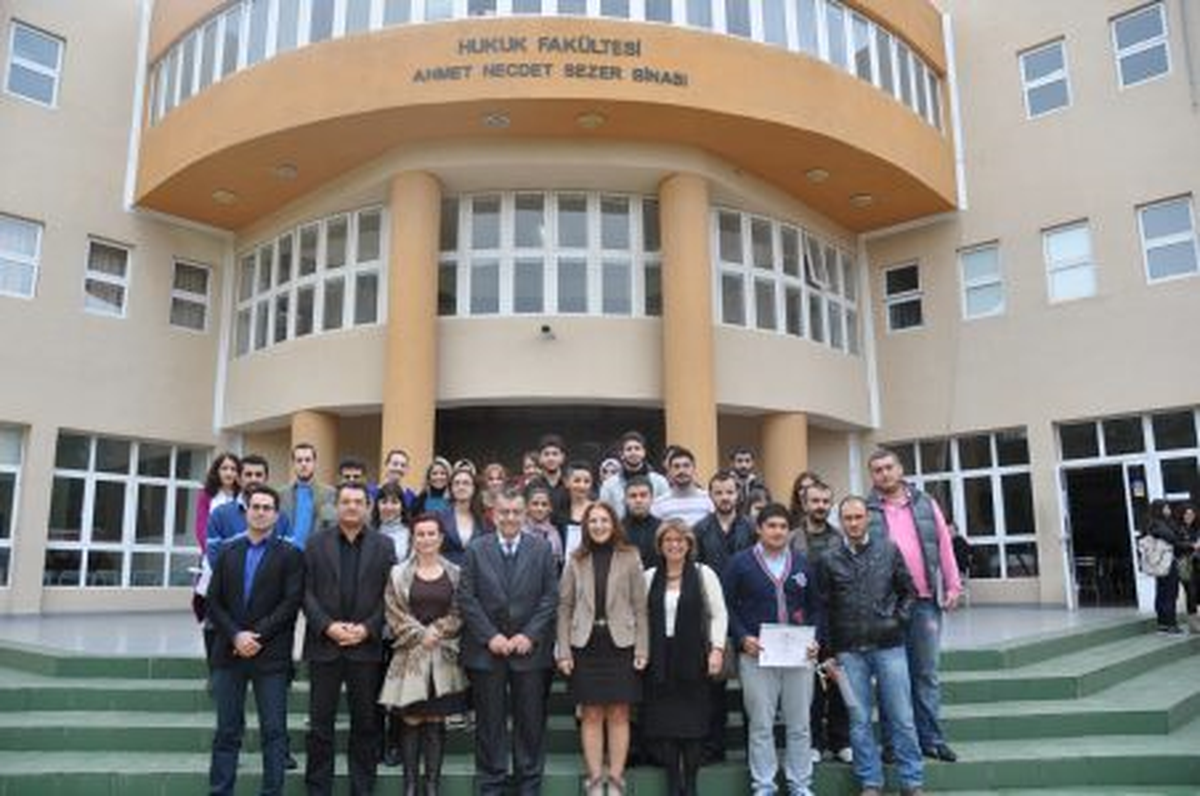 DAÜ, Başarılı Öğrencilere Sertifikalarını Verdi