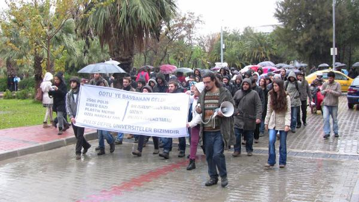 Ege Üniversitesi\'nde, ODTÜ\'deki Olaylara Protesto