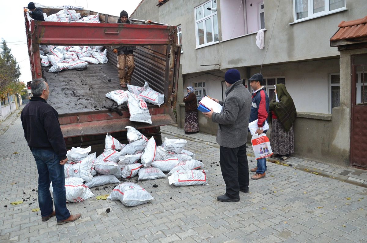 Ekinözü\'nde Kömür Yardımı