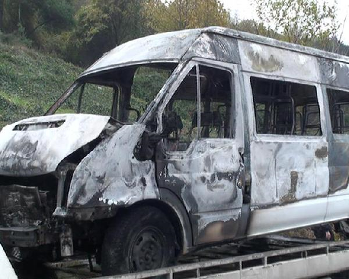 Fsm\'de Yanan Araç Trafiği Felç Etti (2)