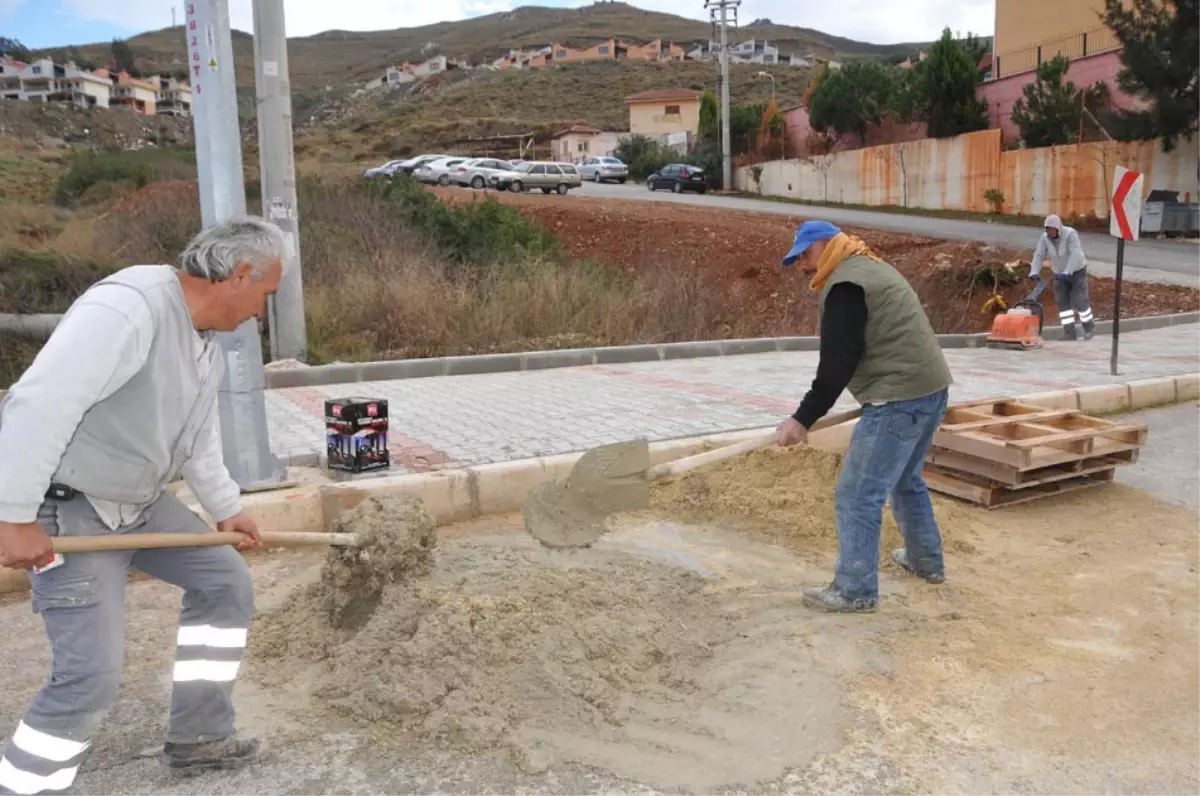 Güzelbahçe'de Yol Çalışmaları Hızla Devam Ediyor