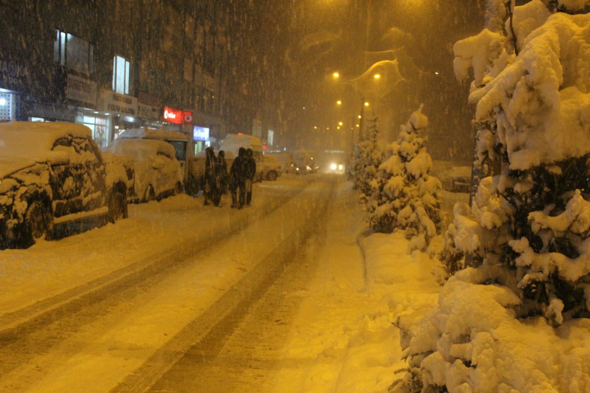 Hakkari\'de Okullar 2 Gün Tatil Edildi