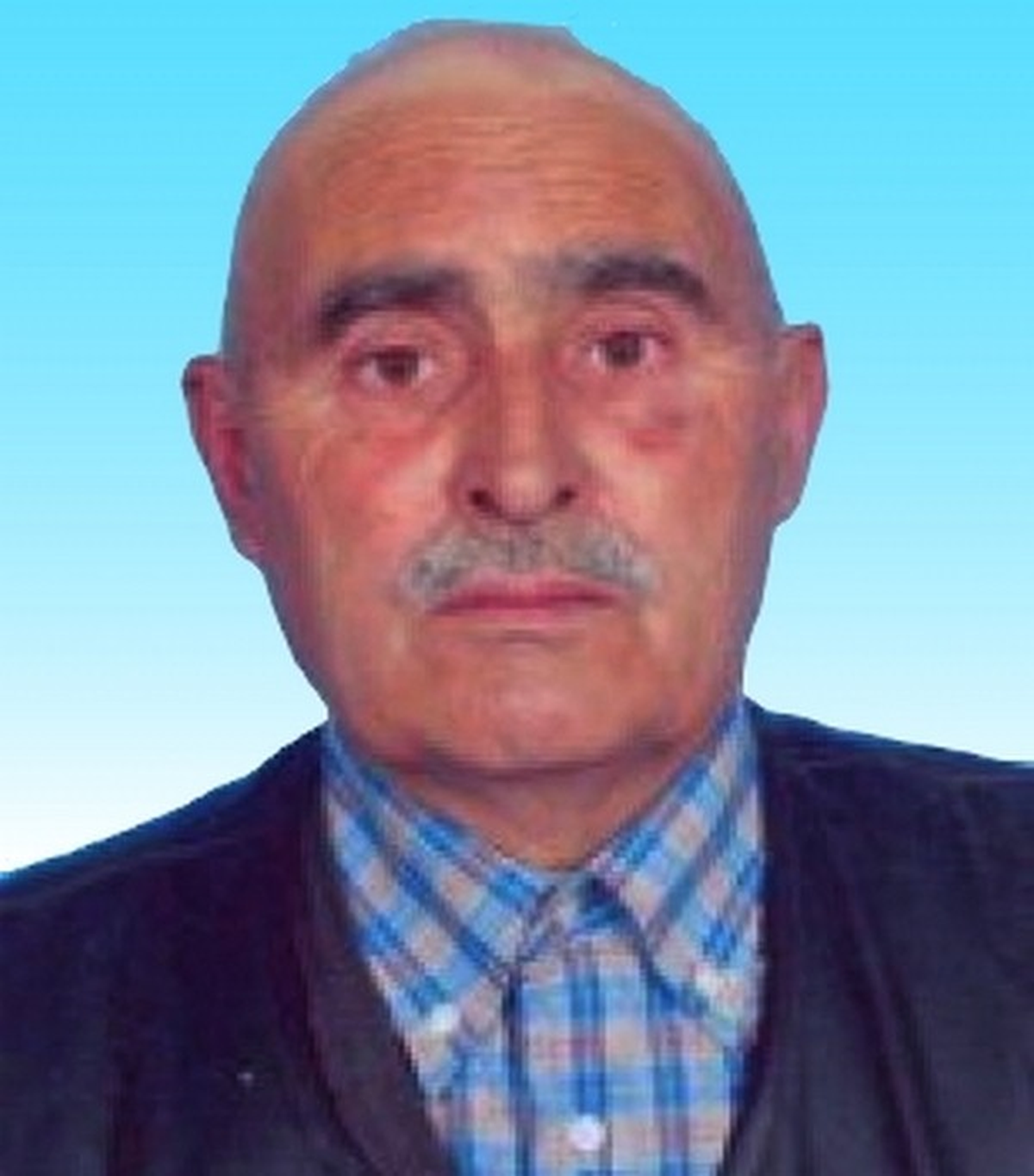 Köy Muhtarını Ölümden Traktör Kabini Kurtardı