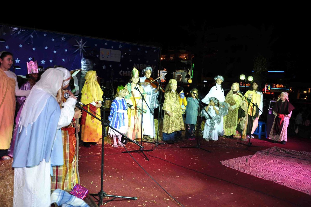 Kuşadası Belediyesi\'nden "Christmas" Kutlaması