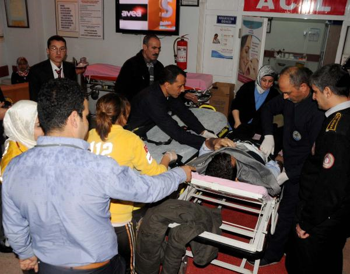 Lise Öğrencisi Okul Çıkışında Bıçaklandı