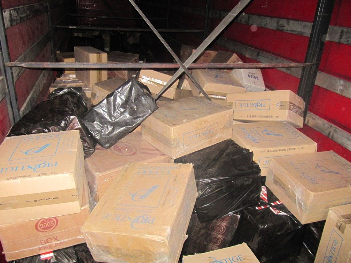Mersin\'de 74 Bin Paket Kaçak Sigara Ele Geçirildi