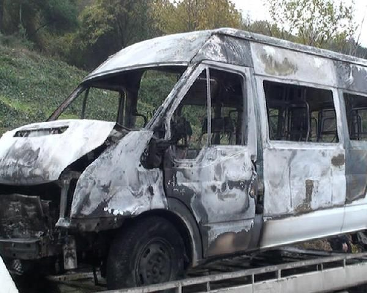 Minibüs, Köprü Üzerinde Alev Alev Yandı
