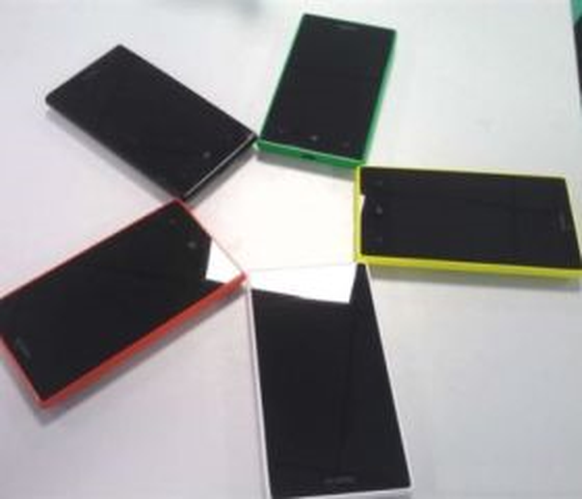 Nokia Lumia 825 Geliyor!