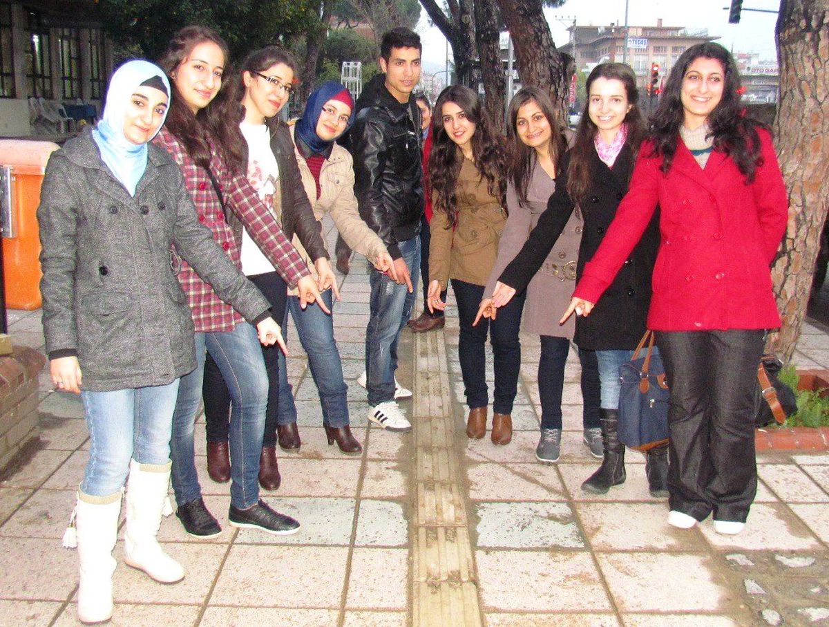 Ödemiş\'te Kaldırımlar Engelliler İçin Düzenleniyor