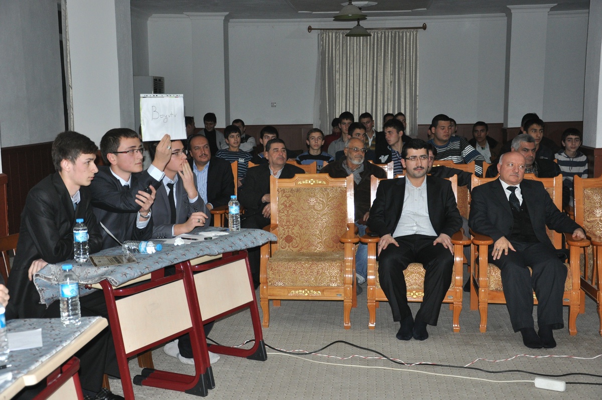 Öğrenci Yurdundaki Bilgi Yarışması Nefesleri Kesti
