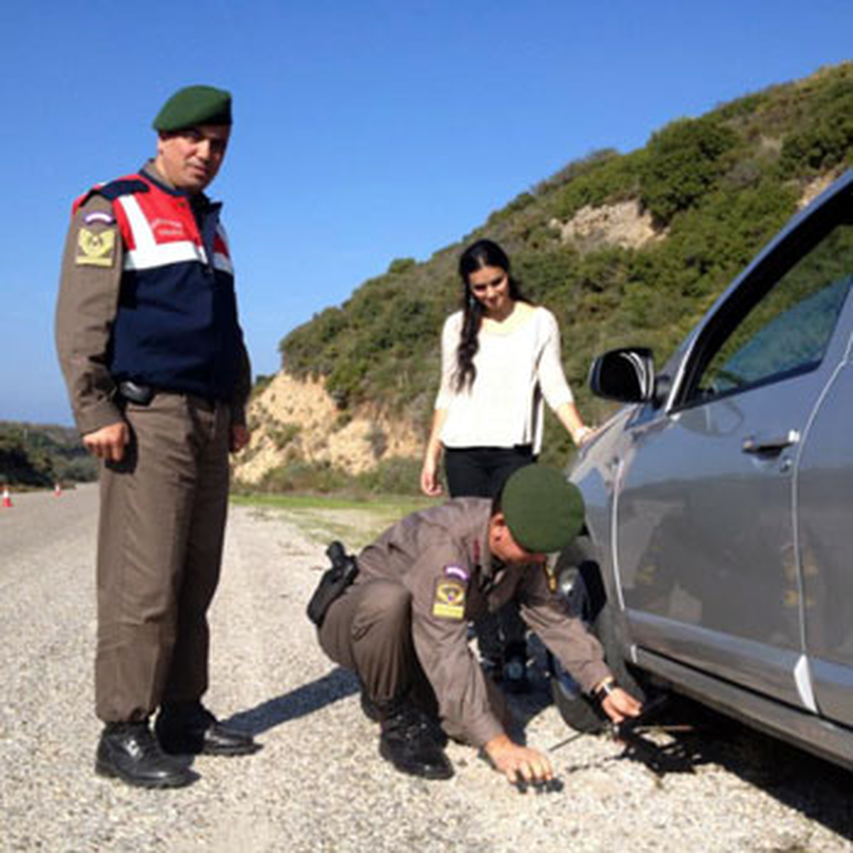 Oyuncu Bergüzar Korel\'e Jandarma Yardımı