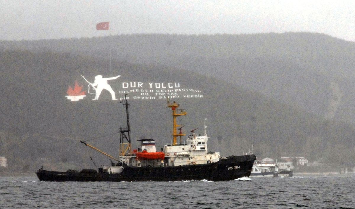 Rus Askeri Gemisi Çanakkale Boğazı\'ndan Geçti