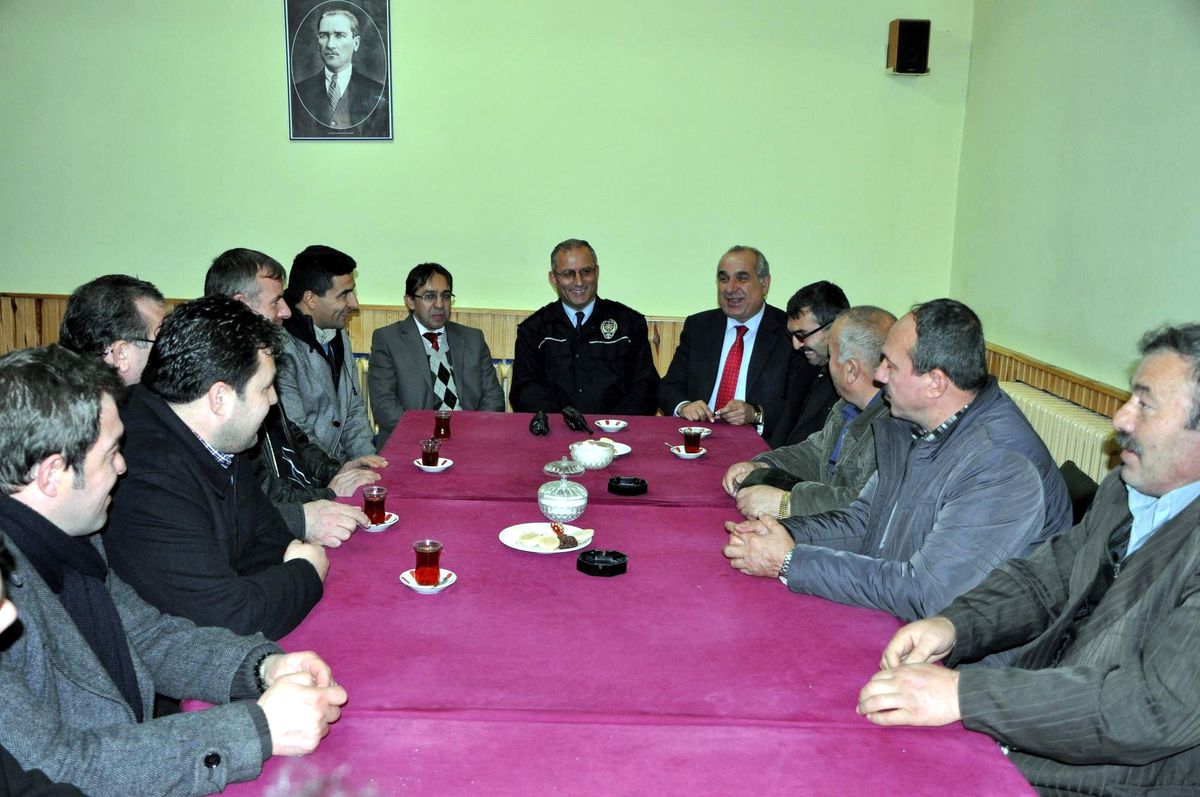 Suşehri Emniyet Müdürü, Mahalle Muhtarlarıyla İstişare Toplantısında Bir Araya Geldi