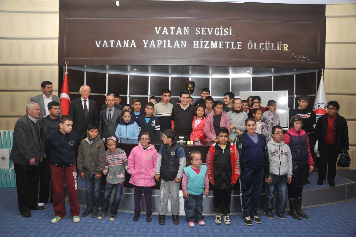 Tütüncü\'den Engelli Öğrencilere Ders