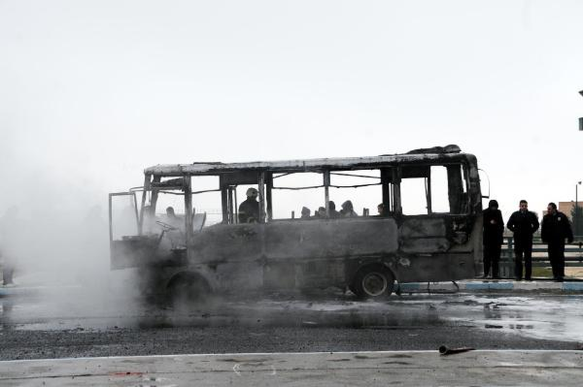 40 Öğrenci İndi, Otobüs Küle Döndü