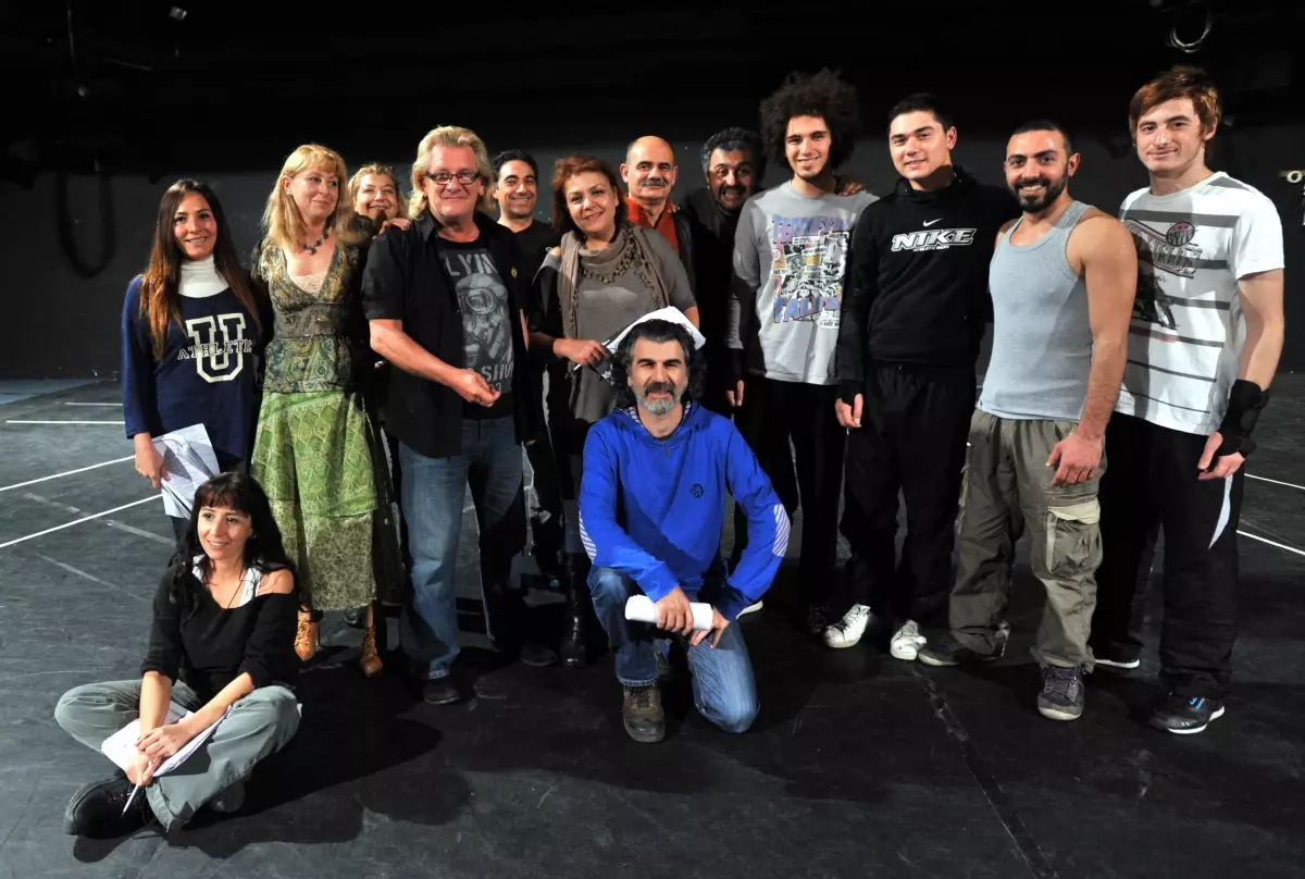 Antalya Devlet Tiyatrosu 2013'e Yeni Oyunla Perde Açacak