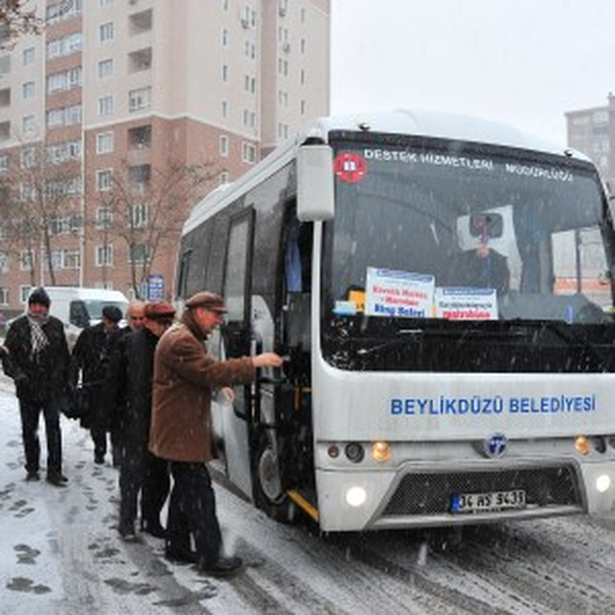 Beylikdüzü\'ne Yılın İlk \'Kar\'ı Yağdı