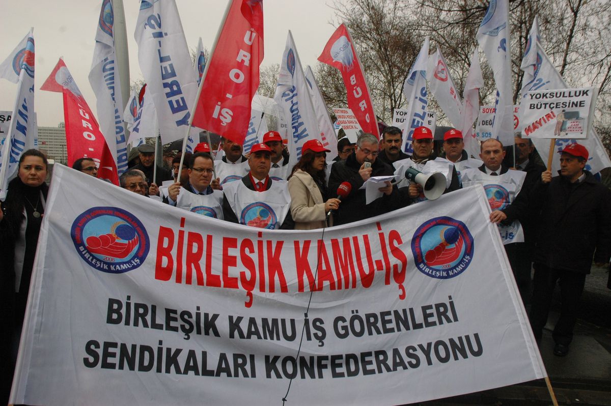 Birleşik Kamu-İş, Meclis Önünde Bütçeyi Protesto Etti