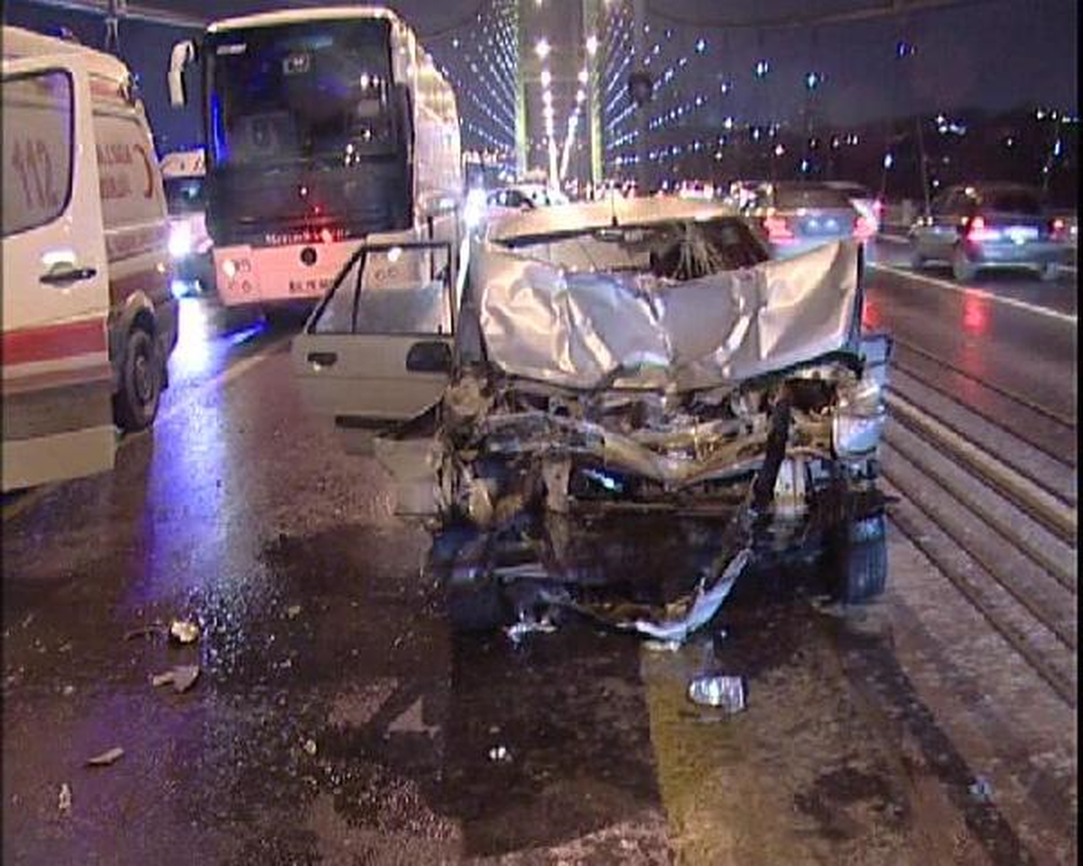 Boğaziçi Köprüsü\'nde 13 Araç Birbirine Girdi Trafik Durdu