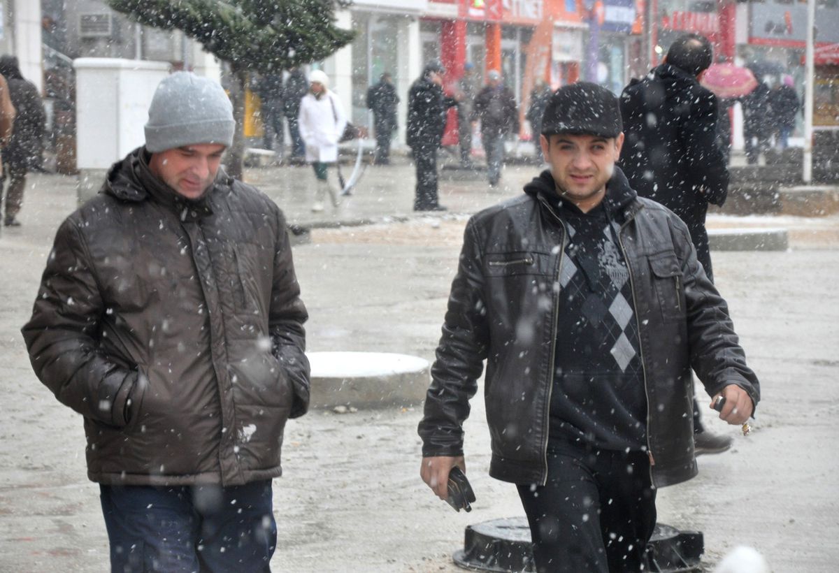 Bolulular Güne Kar Yağışıyla "Merhaba" Dedi