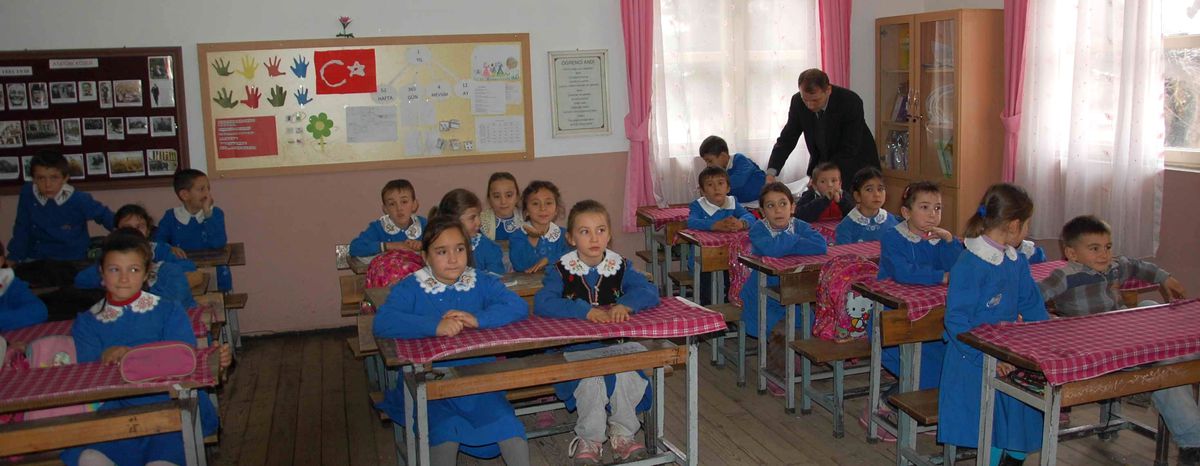 Bu Köyde 3 Sınıf Bir Arada Eğitim Görüyor