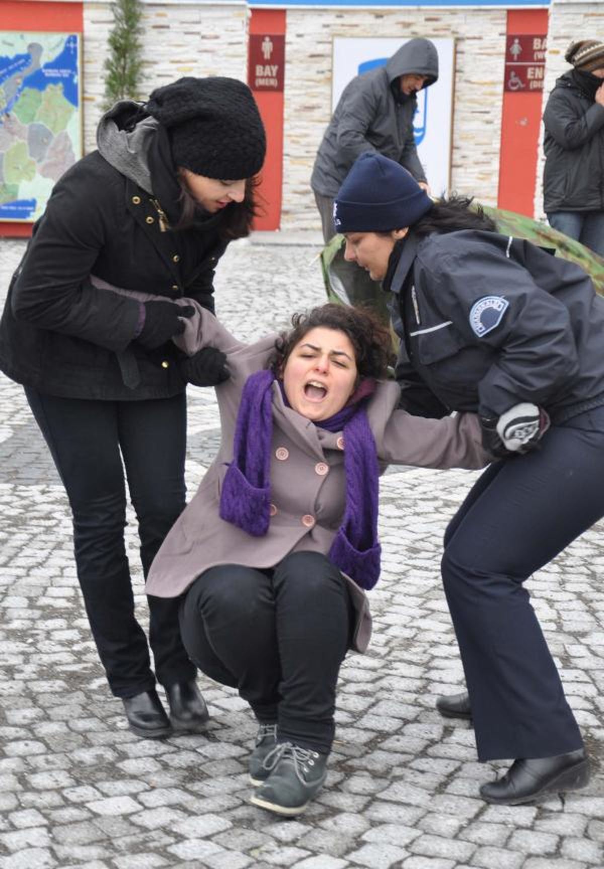 Çadır Kurmakta Israr Edince Gözaltına Alındılar