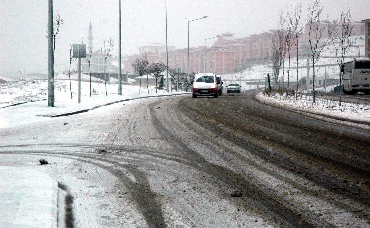 Eskişehir\'de Kar Yağışı