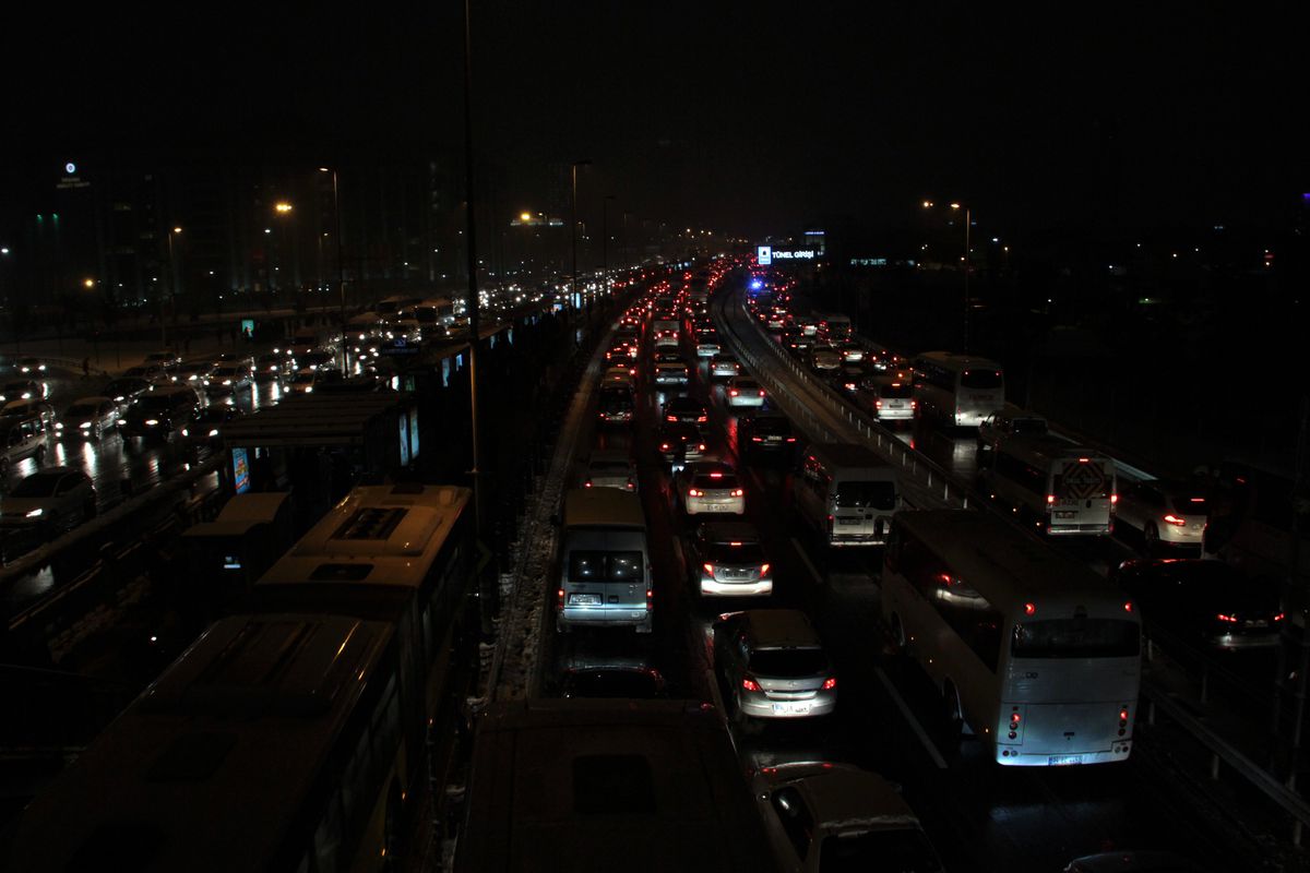 İstanbul Avrupa Yakası\'nda Trafik Kilitlendi