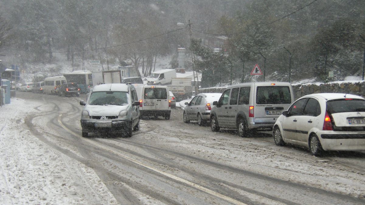 İstanbul\'da Trafik Felç Oldu