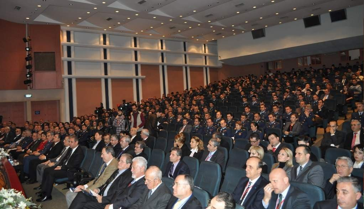 İzmir\'de 1. Havacılık ve Teknolojisi Günleri Başladı