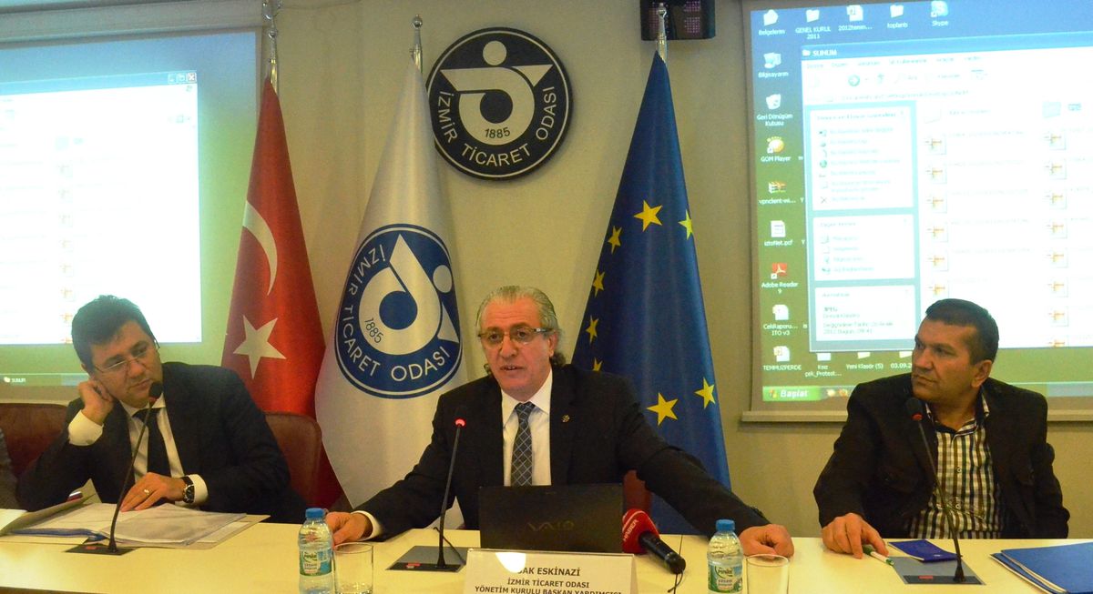 İzto\'dan Okul Kıyafetlerinin Serbest Bırakılmasına Tepki