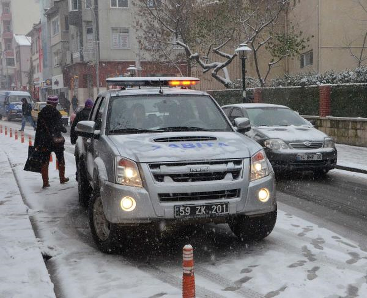 Kar Hamzabeyli Sınır Kapısı\'nda Ulaşımı Kapattı (3)