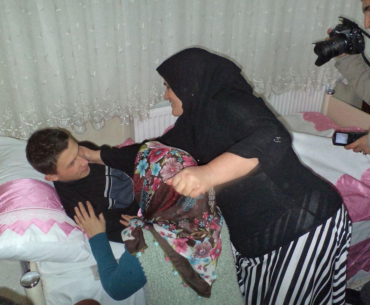 Kazada Yaralanan İnegöllü Asker Ambulansla Evine Getirildi