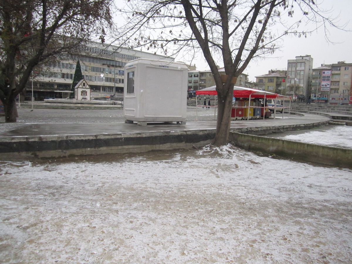 Lüleburgaz\'a Yılın İlk Karı Düştü