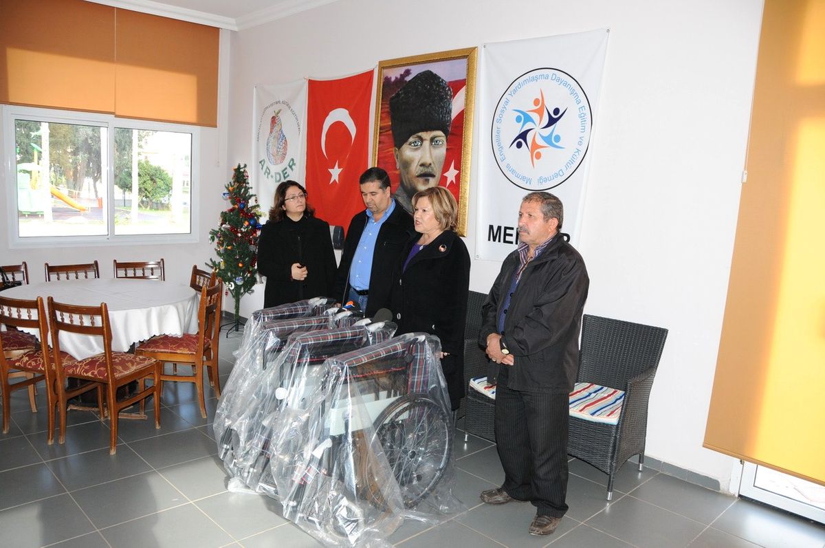 Marmaris\'te Engelli Vatandaşlara Tekerlekli Sandalye Yardımı