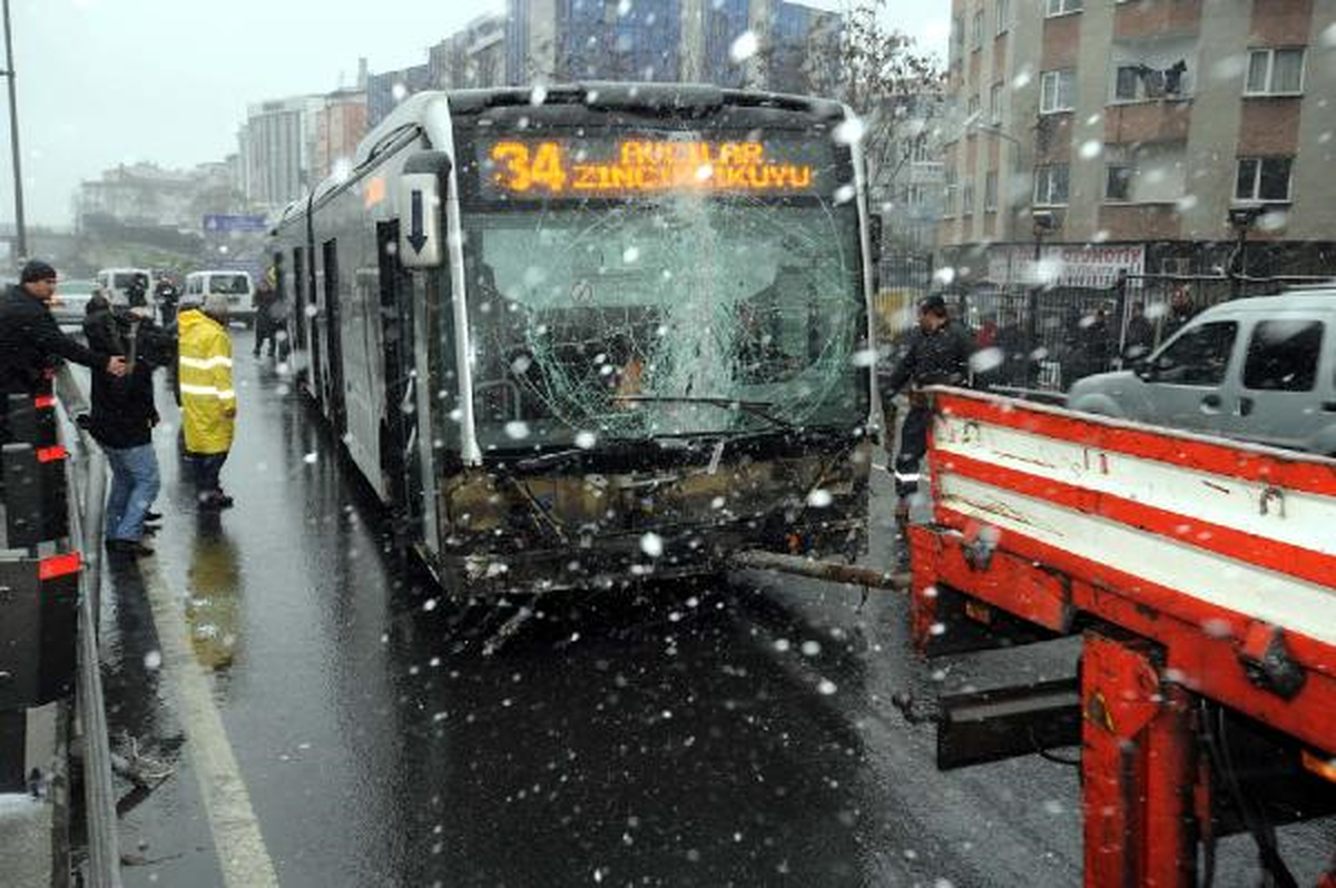 Metrobüs O-1 Yoluna Girdi