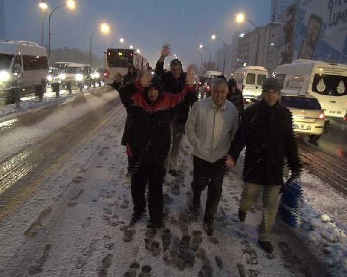 Metrobüs Yolu, Yürüyüş Yoluna Döndü