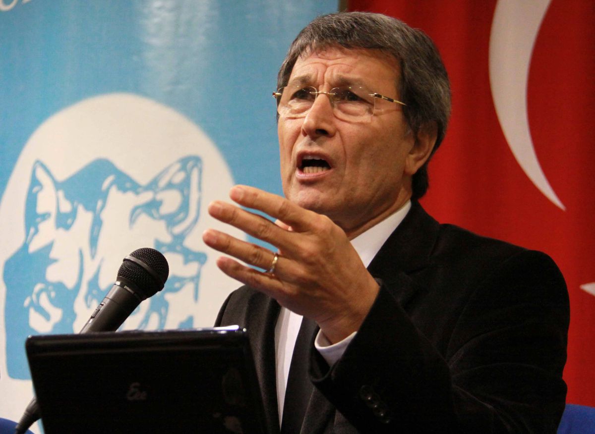 MHP\'li Halaçoğlu\'ndan \'Bayrağa Ceza\' Sorusu