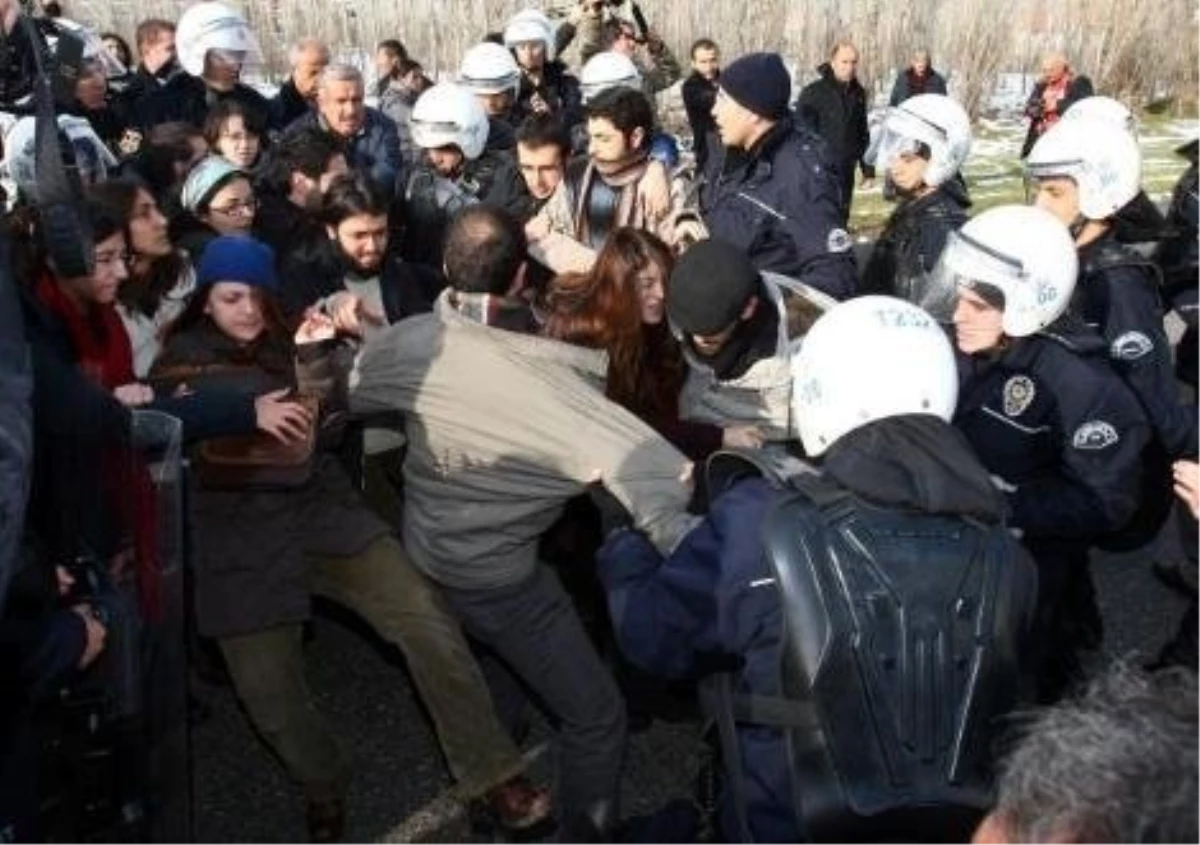 ODTÜ\'lüler Polis Müdahalesini Protesto Etti