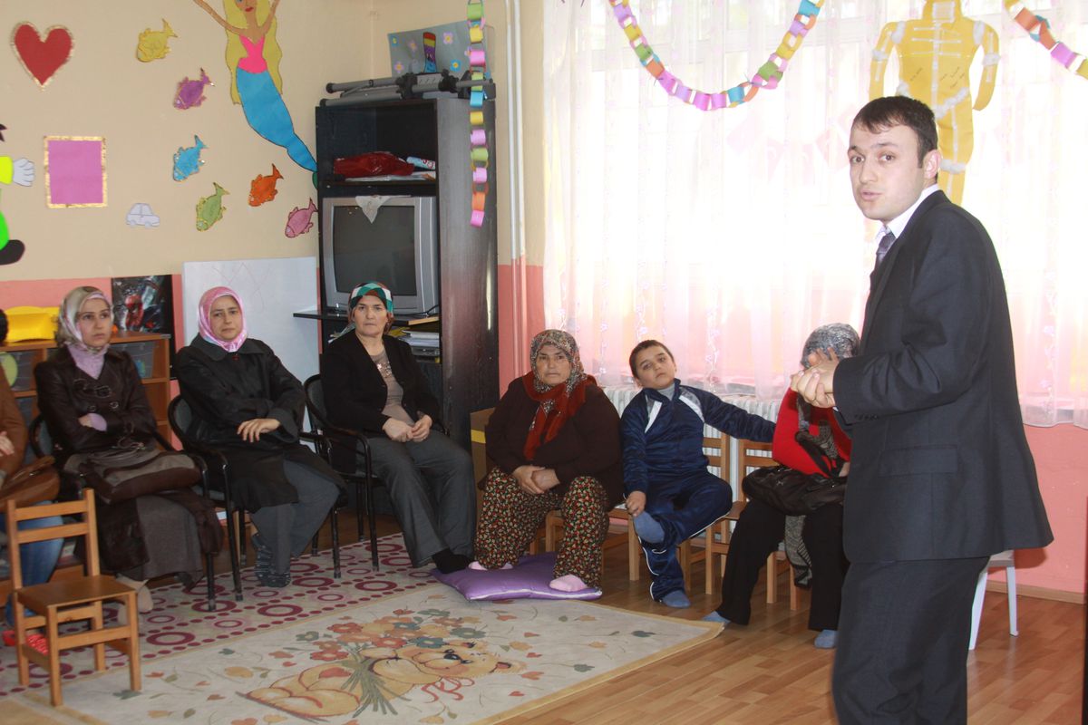 Saruhanlı\'da Anasınıfı Velilerine Seminer Verildi