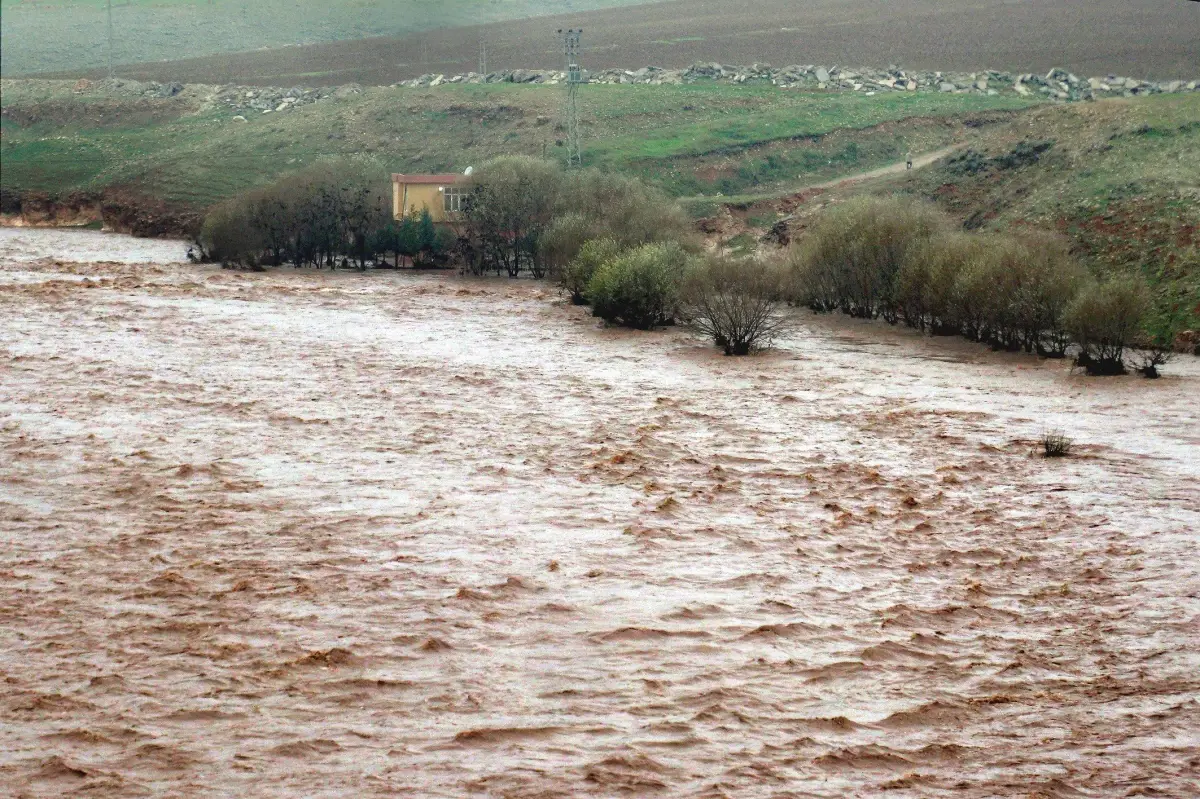 Sel Suları İçme Suyu Pompalama İstasyonunu Bastı