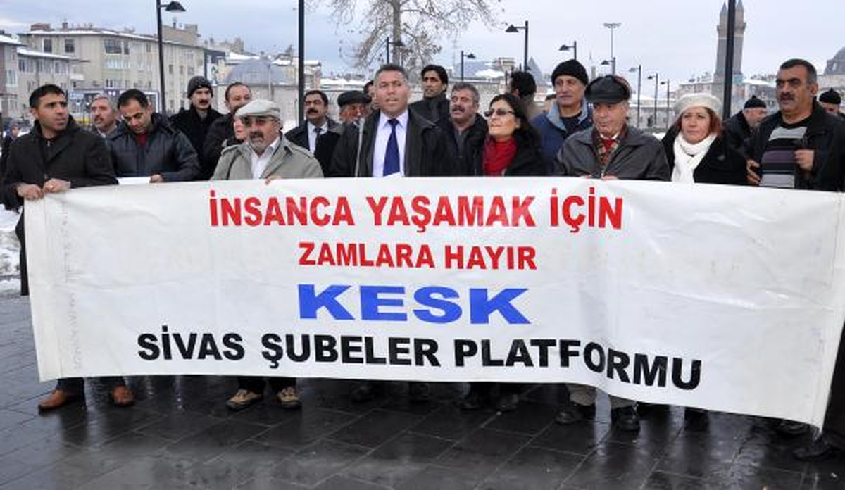 Sivas\'ta Eğitim- Sen\'den 2013 Bütçesine Tepki Eylemi